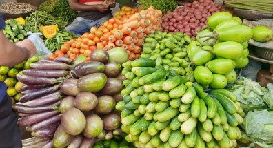 একদিনের ব্যবধানে ৬০ টাকার বেগুন ১২০!