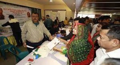 সংরক্ষিত আসনে ফরম জমার উপচে পড়া ভিড়